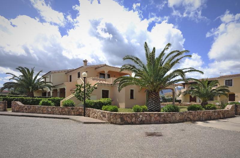 Residence Le Canne サン・テオドーロ エクステリア 写真